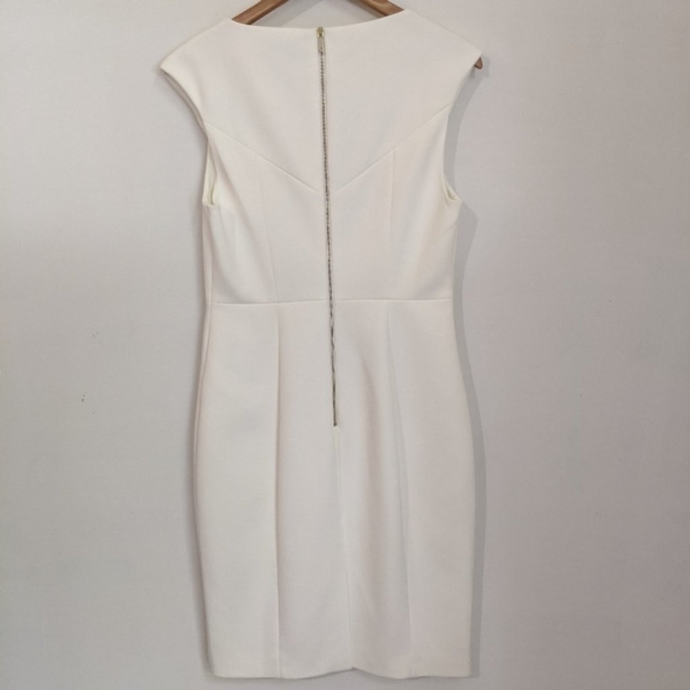 Elegant White Sleeveless Dress - Picture 3 of 10